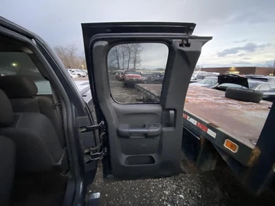 Used Rear Left Door Assembly Rear Side fits: 2013 Chevrolet Silverado 1500 picku Foto 1 de 4
