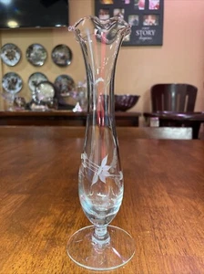 Vintage 1960s Crystal Etched Glass Wildflower Floral Pattern Stem Vase 8” - Picture 1 of 4