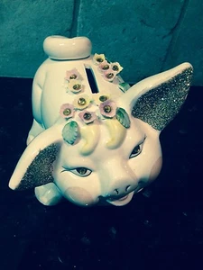 ENTZÜCKEND!! Asiatisches Sparschwein Keramik Bank rosa Blumen Glitzer Strass lockiger Schwanz - Bild 1 von 12