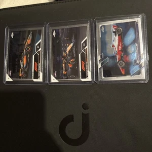 Lotto 3 carte 2021 e 2023 Topps Chrome Formula 1 F1 Oscar Piastri #42 #113 #117 RC - Foto 1 di 8