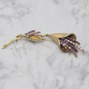 Spilla Coro Pegasus oro spazzolato calla giglio rosa viola demi parure  - Foto 1 di 3