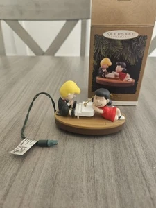 1996 Hallmark Keepsake Ornament- Schroeder And Lucy Peanuts Magic  - Picture 1 of 6