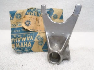 New Yamaha transmission shift fork 1 291-18511-01 DT2 DT3 RT2 RT3 YZ250B YZ360B - Picture 1 of 3