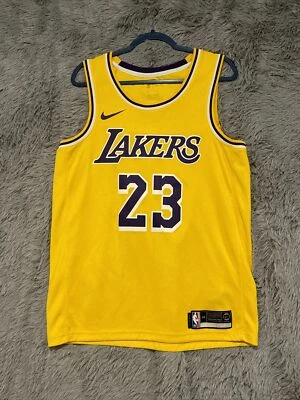 Camiseta Lebron James Los Angeles Lakers Grande 48 Swingman Nike Oro Amarillo Foto 1 de 4