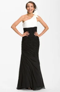 Abito Veni Infantino raso orlo chiffon una spalla volant sirena bicolore $488 - Foto 1 di 12