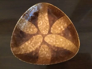 Hermoso TAZÓN DE ARTE DE COBRE ESMALTADO TRIANGULAR SIN FIRMAR Retro década de 1970 - Imagen 1 de 9