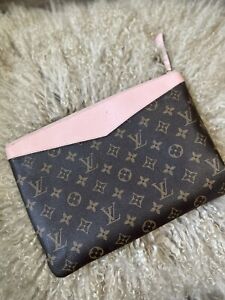 Louis Vuitton Daily Pouch Brown/Pink Canvas  in Rose Poudre