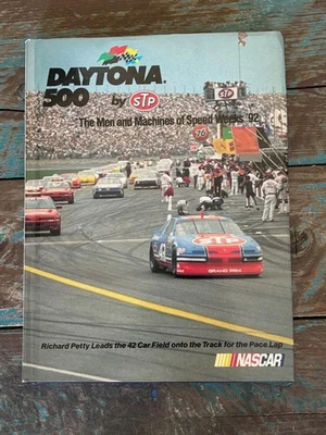 Daytona 500 1992 The Men and Machines of Speedweeks STP Richard Petty Hardcover Foto 1 de 3