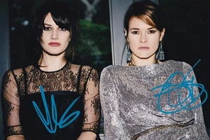 Uh Huh Her Signed Autographed 4x6 Photo Indie Rock Camila Grey Leisha Hailey - Picture 1 of 3