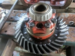 DIFFERENTIAL AUSGEBAUT FORDSON POWER MAJOR HECKGETRIEBE  - Bild 1 von 3