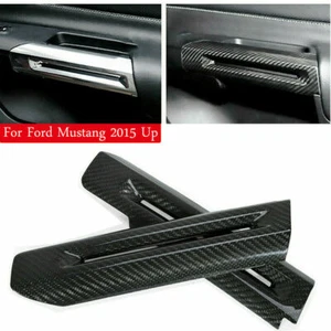 Cubierta de reposabrazos de puerta interior de fibra de carbono para Ford Mustang 2015-2025 - Imagen 1 de 9