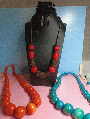 Lote de 3 collares de cuentas de madera graduados ajustables Paparazzi Rojo Verde Naranja Foto 1 de 4