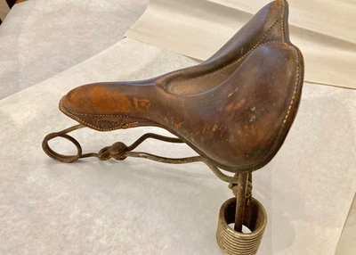 Antigua Bicicleta TROXEL Sillín/Asiento Marcado "C" Muelles Cuero De Colección Foto 1 de 4