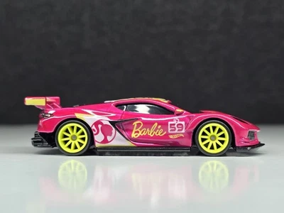Barbie Corvette C8-R Pop Culture 2024 Hot Wheels Premium 65 aniversario Foto 1 de 4