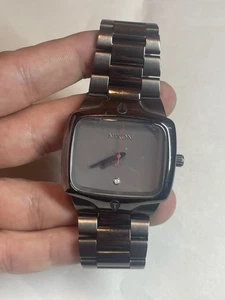 Nixon Ja, It's Real The Player dunkelgraues Zifferblatt Herrenuhr benötigt Batterie funktioniert - Bild 1 von 10