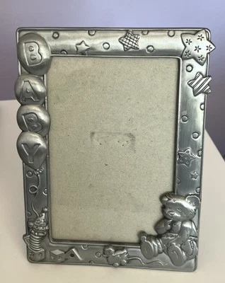 Оловянная детская рамка для картин с металлическим отверстием Bear 6,5 дюйма x 4,25 дюйма - Изображение 1 из 4