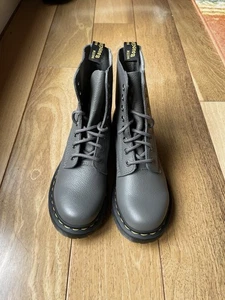NWOB Dr. Martens 1460 Pascal 8-Eye Boot Soft Leather Gray Women’s Sz 7 - Picture 1 of 6