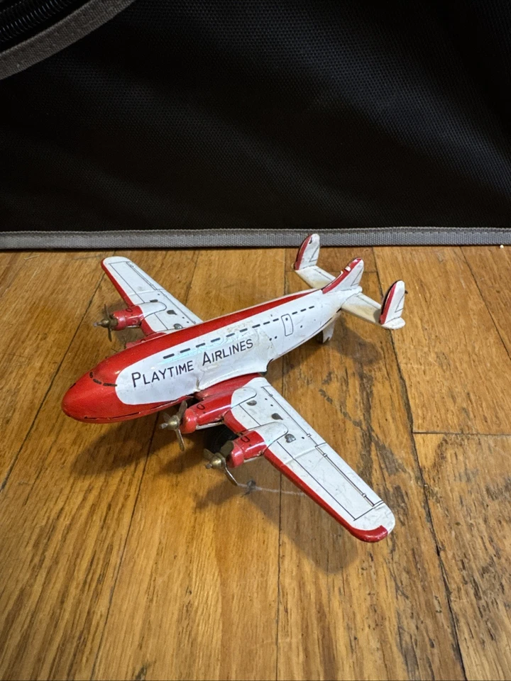 Avión de metal de juguete de colección línea MAR Japón hélices motorizadas Playtime Airlines Foto 1 de 4