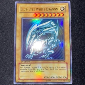 Yu-Gi-Oh! Blue-Eye White Dragon SDK-001 1a edizione ultra rara asiatica... - Foto 1 di 11