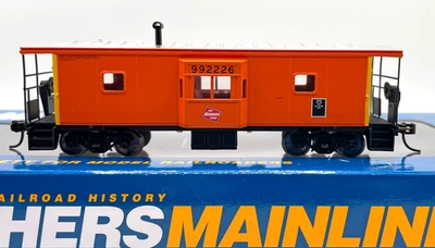 HO WALTHERS MAINLINE 910-8655 INTERNATIONAL BAY WINDOW CABOOSE MILWAUKEE ROAD - Image 1 of 2