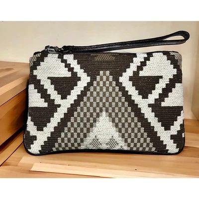 Muñequera azteca de chenilla Glenda Gies  Foto 1 de 4