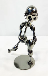 Fußballspieler Metall Muttern Schrauben recycelte Kunst Skulptur Figur - Bild 1 von 5