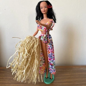 Vintage hawaiianische Barbie #7470 mit Original-Outfit und Grassrock - Bild 1 von 20