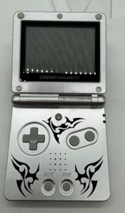 Nintendo Game Boy Advance SP Tribal Limited Edition Silber Handheld-Spielkonsole - Bild 1 von 11