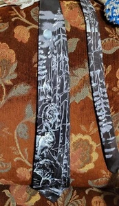 Corbata de colección Surrey Corbata Wolf paquete en madera por la noche - Imagen 1 de 4