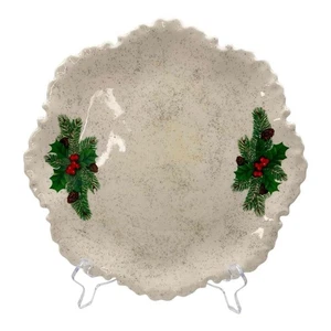 Plato de Navidad vintage Holly Ivy piñas 11" borde de copo de nieve irregular - Imagen 1 de 4