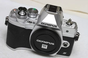 OLYMPUS OM-D E-M10 Mark IV Body Silver MINT very low shutter count - Picture 1 of 5