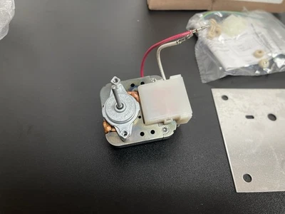 Subzero 4200170 Fan Motor New in Box 2RA2B2 - Image 1 of 4