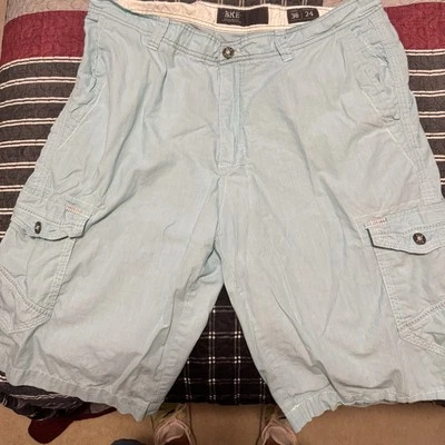 Pantalones cortos a rayas con hebilla BKE Foto 1 de 4