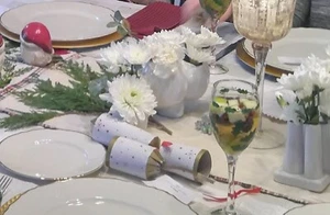 Florero de cerámica blanco roto CORAL vintage de mediados de siglo maceta cuenco 5 aberturas - Imagen 1 de 5
