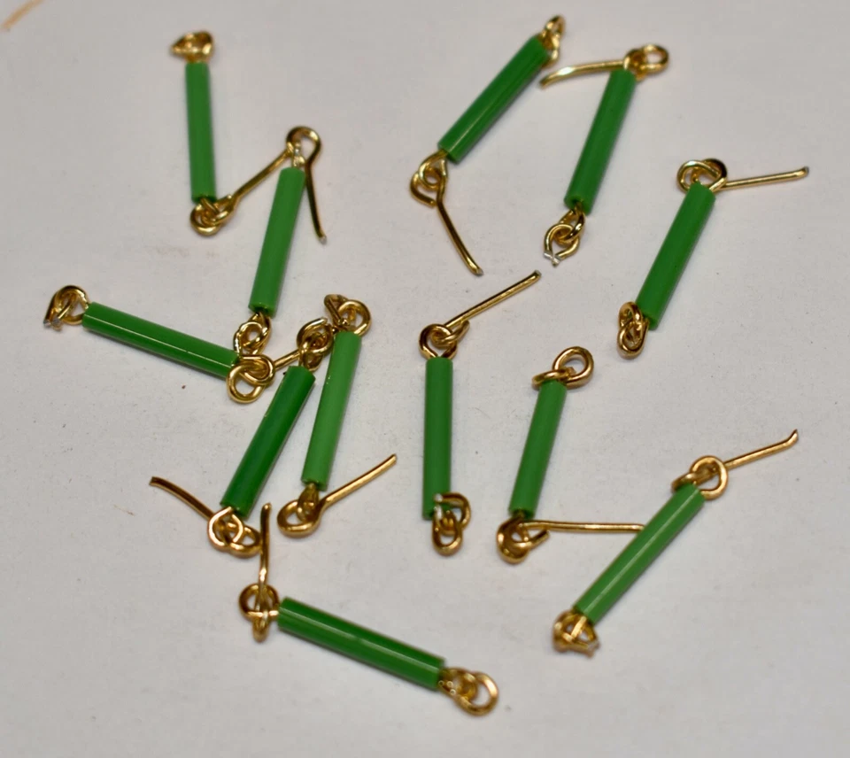 ВИНТАЖНЫЙ СОЕДИНИТЕЛЬ БУСИН ИЗ НЕФРИТОВОГО ЦВЕТНОГО СТЕКЛА BUGLE с латунью для добавления бусины 1 дюйм - Изображение 1 из 1