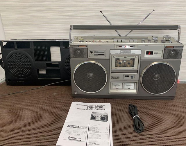 BOOMBOX GHETTOBLASTER RADIO CASSETTE PORTABLE HITACHI TRK-9015E EQUALISEUR