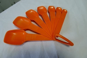 Tupperware Vintage Orange Measuring Spoons set of 7 - Picture 1 of 11