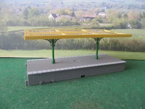 HORNBY 00 STRAIGHT PLATFORM WITH CANOPY UNBOXED. - Picture 1 of 1