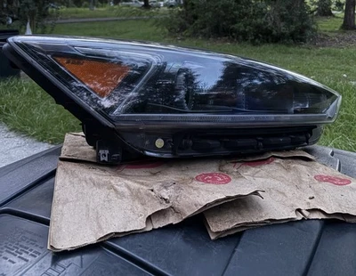 Faros halógenos derecho e izquierdo Kia Condenza 2017-2019 en muy buen estado Foto 1 de 4