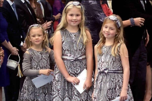 Royals & Monarchie Niederlande Royal Family Prinses Amalia, Alexia und Ariane - Picture 1 of 2