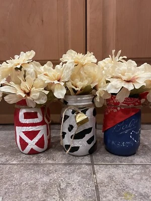 Casa de campo, campo, decoración del hogar, tarro de albañil, pintado a mano, granero, vaca Foto 1 de 4