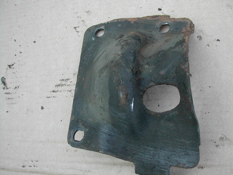Rover 100 Metro 1990 on  N/S Rear suspension displacer unit mounting plate - image 1 of 1
