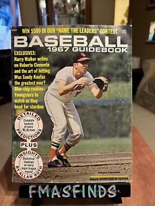 J1 1967 BROOKS ROBINSON ORIOLES Baseball Magazine 