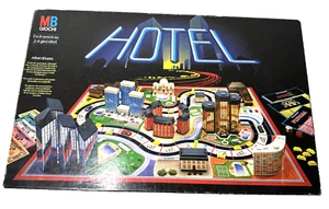 HOTEL GIOCO IN SCATOLA MB GIOCHI 1986 COMPLETO VINTAGE (manca un lampioncino) - Foto 1 di 18
