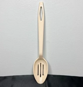 Vtg Tailor Made Almond Tan Plastic Slotted Serving Spoon USA 11” Tool Utensil - Picture 1 of 20
