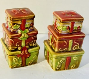 Set 2 Shaker Sale e Pepe - Avvolti Regali Impilati 2,75x1,75" Ceramica - Foto 1 di 7
