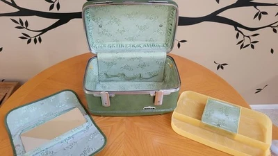 Estuche Tren Tiara American Tourister Verde Aguacate y Espejo y Bandeja de Maquillaje Foto 1 de 4