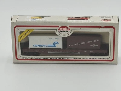 MODEL POWER HO SCALE 51' FLAT CAR W/ 2X 20' CONTAINERS PENNSYLVANIA RR CONRAIL - Image 1 of 4