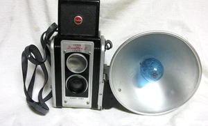VINTAGE 1950s KODAK DUAFLEX II CAMERA w/ FLASH & BULB - Picture 1 of 4