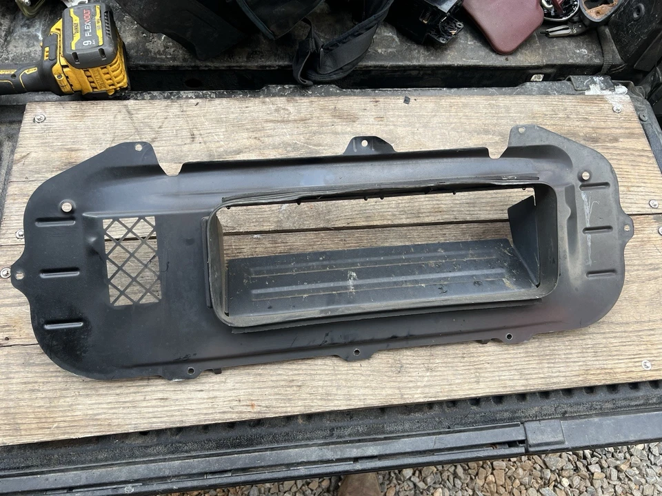 2006-2007 Subaru Impreza WRX Hood Scoop Vent Duct 06-07 - Изображение 1 из 2